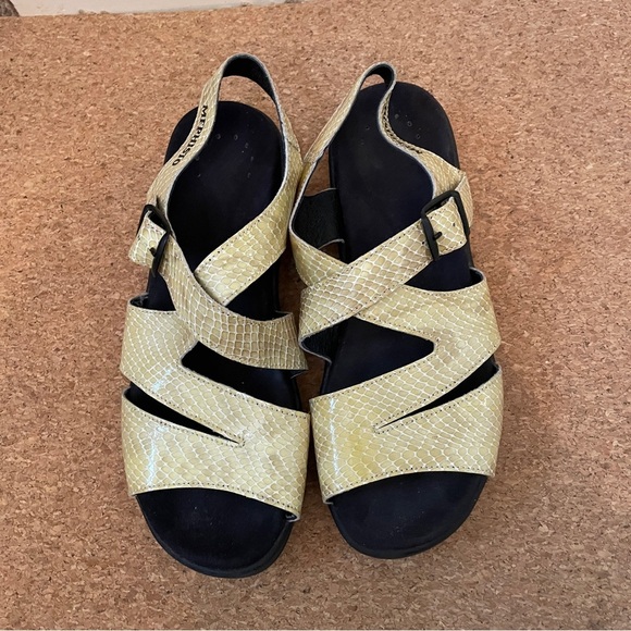 Mephisto Eva Sandal Snakeskin Pattern Camel Comfort Walking Shoe Sz EU 37 US 6 - Picture 2 of 11